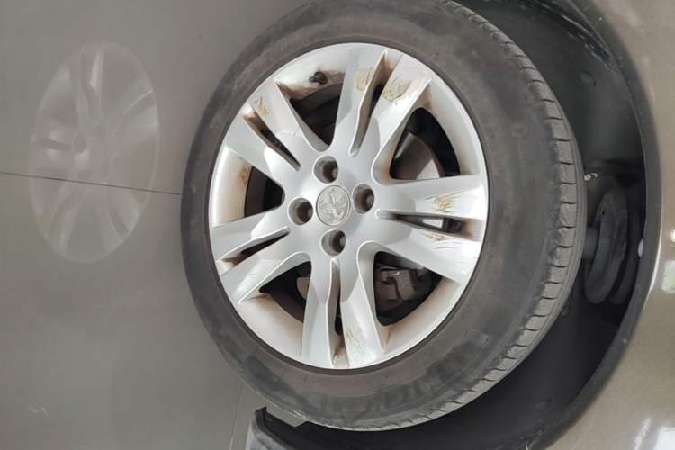 Used Peugeot 3008 2015 2.0L Automatic Trend Edition Right Front Wheel Hub