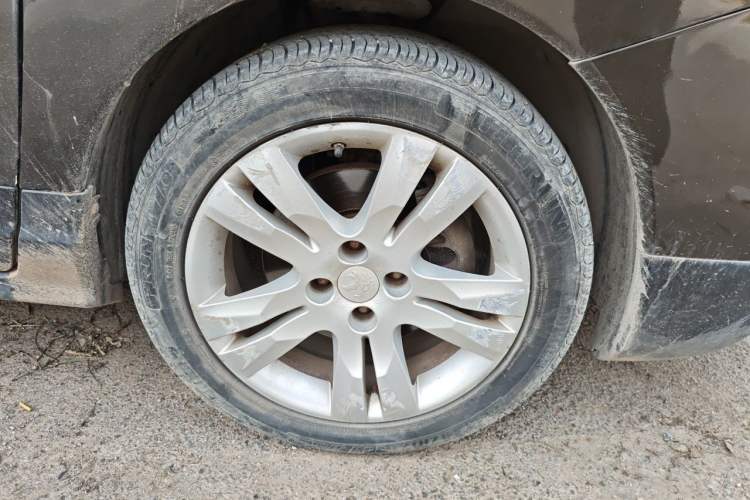 Used Peugeot 3008 2015 1.6THP Automatic Classic Edition Right Front Wheel Hub