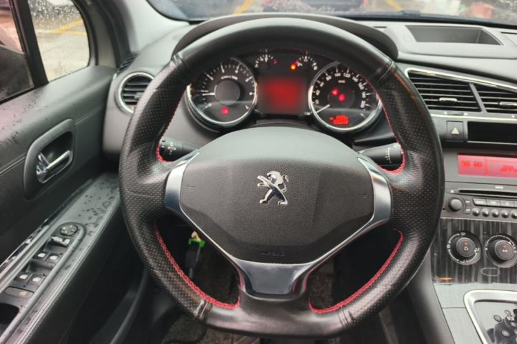 Used Peugeot 3008 2015 1.6THP Automatic Classic Edition Steering Wheel
