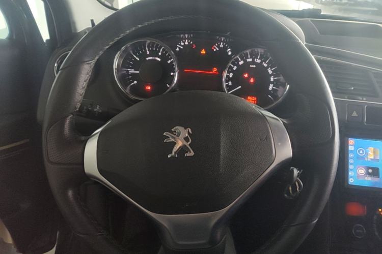 Used Peugeot 3008 2015 2.0L Automatic Trend Edition Steering Wheel