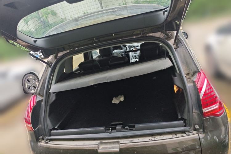 Used Peugeot 3008 2015 2.0L Automatic Trend Edition Trunk