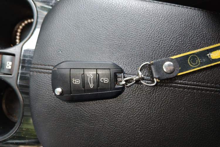 Used Peugeot 3008 2015 2.0L Automatic Trend Edition Vehicle Key