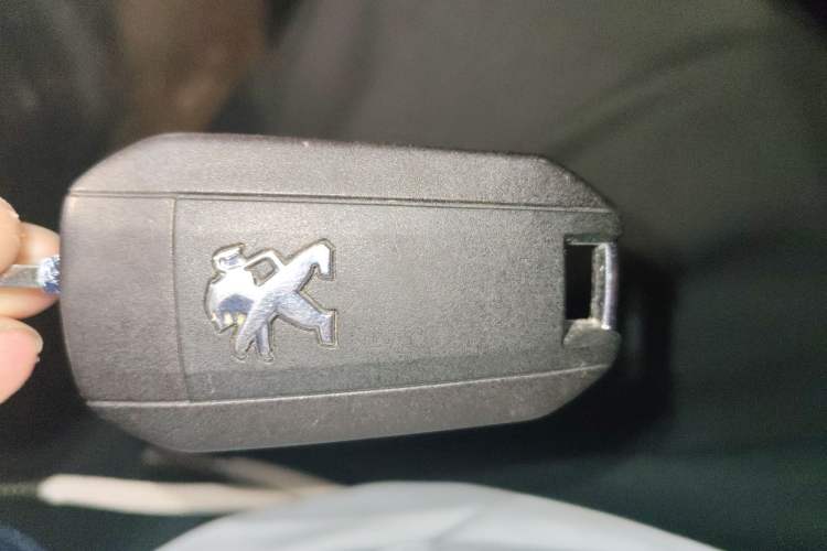 Used Peugeot 3008 2015 1.6THP Automatic Classic Edition Vehicle Key