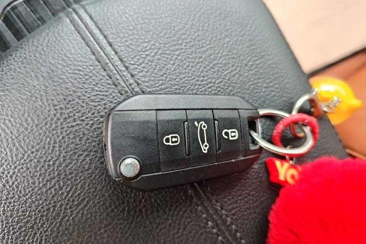 Used Peugeot 3008 2015 1.6THP Automatic Classic Edition Vehicle Key