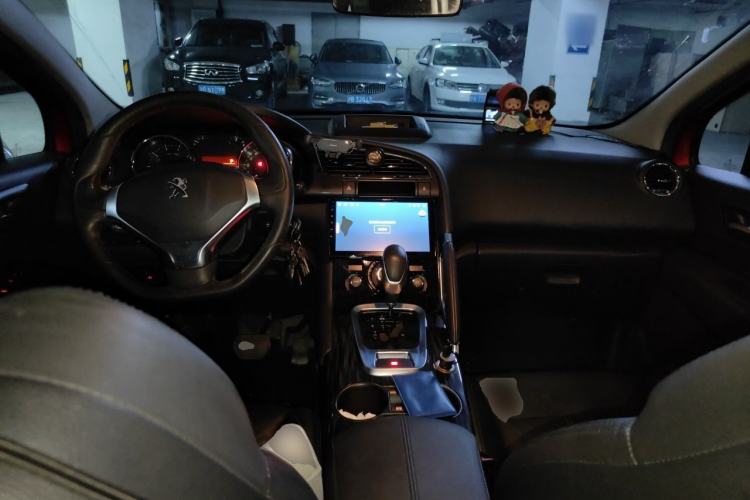 Used Peugeot 3008 2015 2.0L Automatic Trend Edition Center Console
