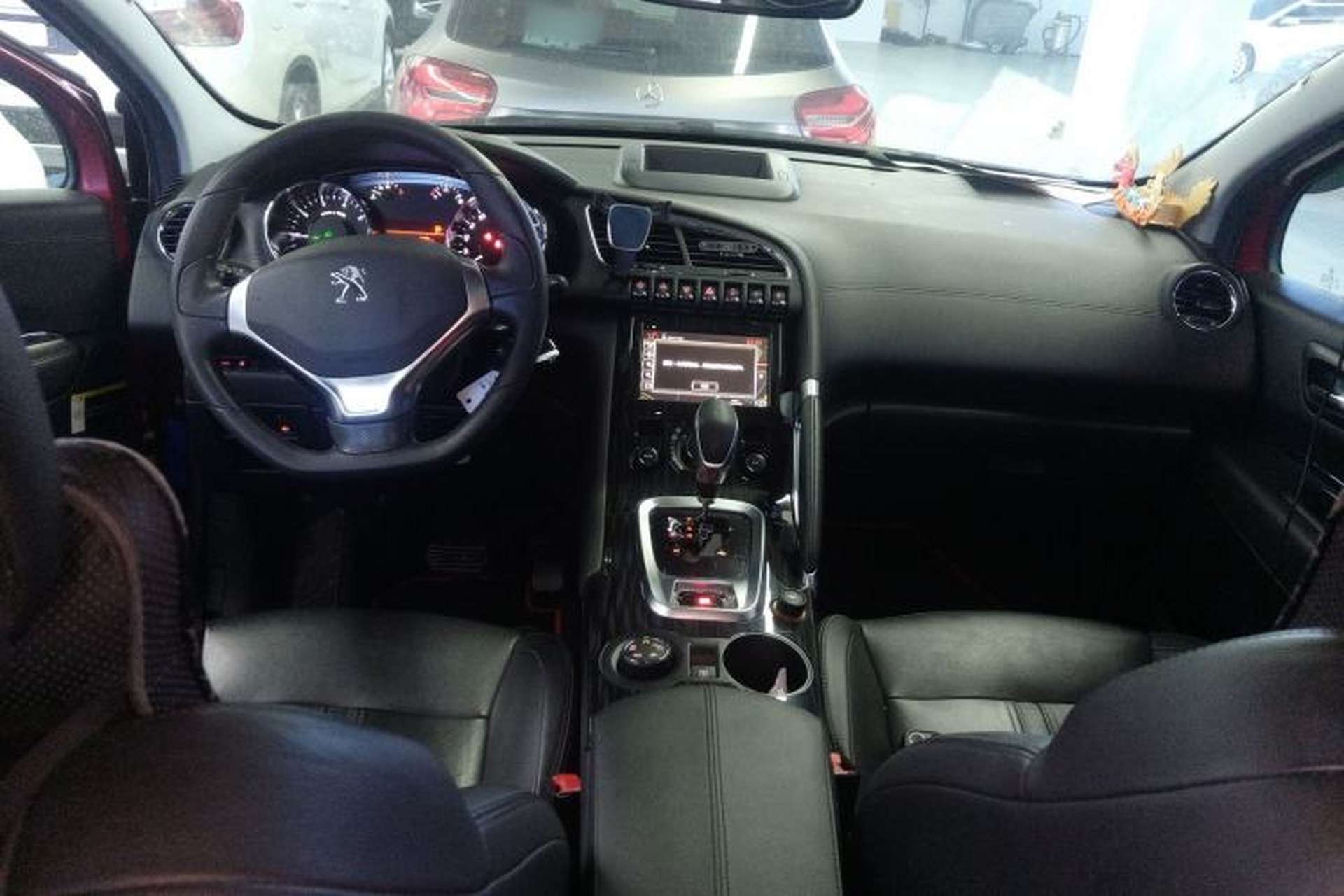 Used Peugeot 3008 2015 1.6THP Automatic Prestige Edition Center Console