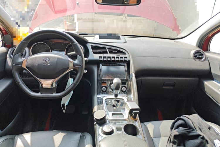 Used Peugeot 3008 2015 1.6THP Automatic Prestige Edition Center Console