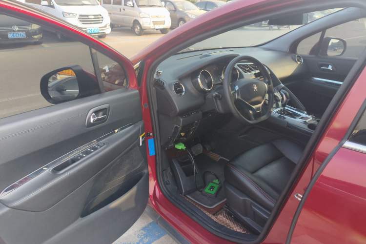 Used Peugeot 3008 2015 2.0L Automatic Classic Edition Driver Seat