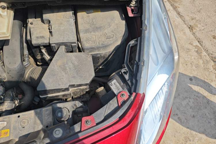 Used Peugeot 3008 2015 1.6THP Automatic Prestige Edition Engine Bay Left