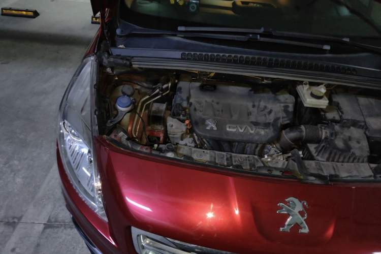 Used Peugeot 3008 2015 2.0L Automatic Trend Edition Engine Bay Right
