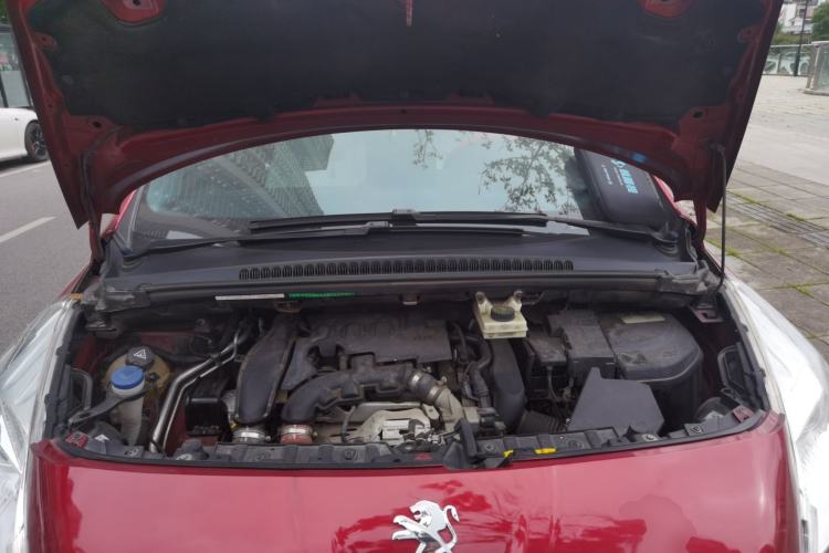 Used Peugeot 3008 2015 1.6THP Automatic Classic Edition Engine Bay