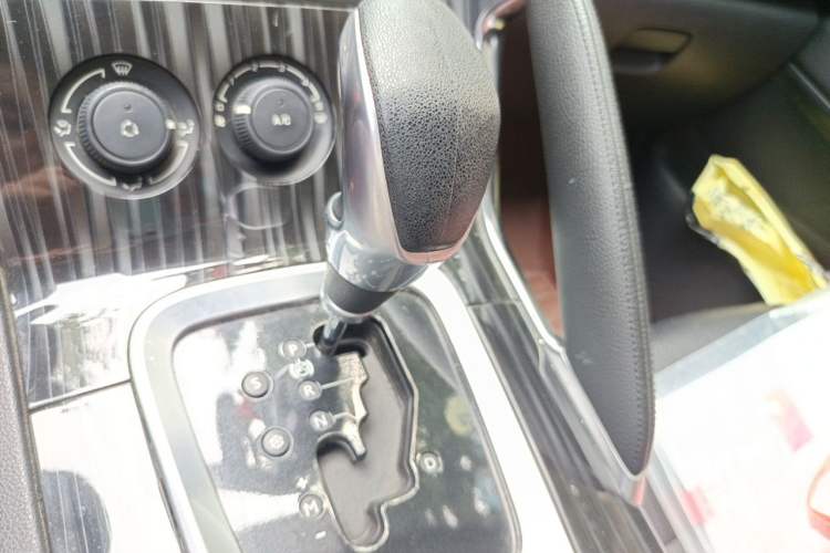 Used Peugeot 3008 2015 2.0L Automatic Classic Edition Gear Lever