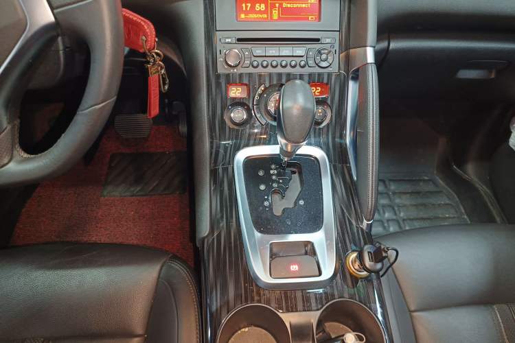 Used Peugeot 3008 2015 2.0L Automatic Trend Edition Gear Lever