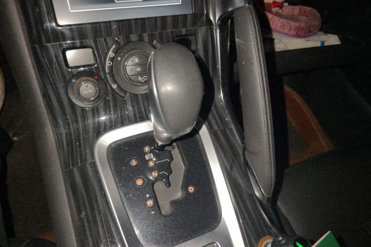 Used Peugeot 3008 2015 1.6THP Automatic Prestige Edition Gear Lever