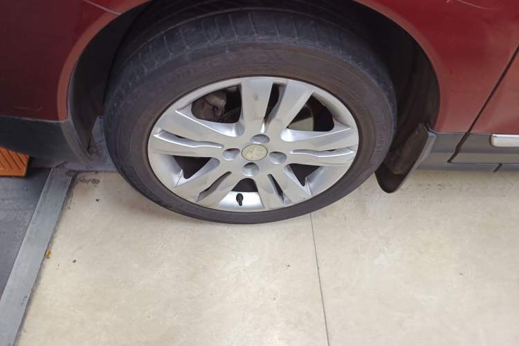 Used Peugeot 3008 2015 2.0L Automatic Trend Edition Left Front Wheel Hub