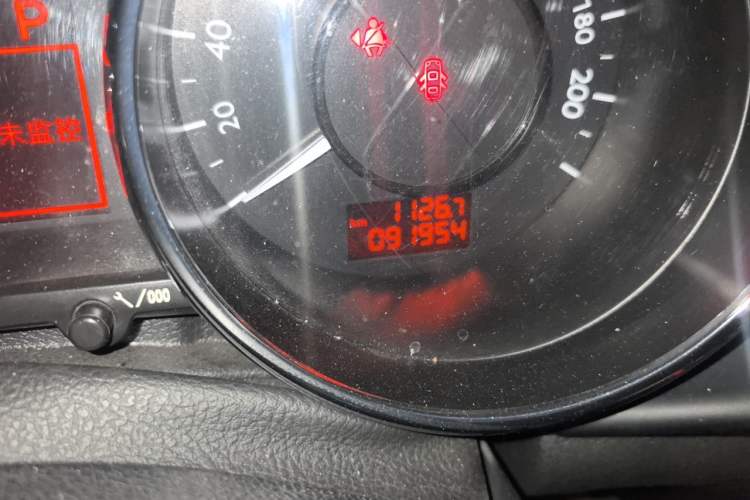 Used Peugeot 3008 2015 1.6THP Automatic Prestige Edition Odometer Close Up