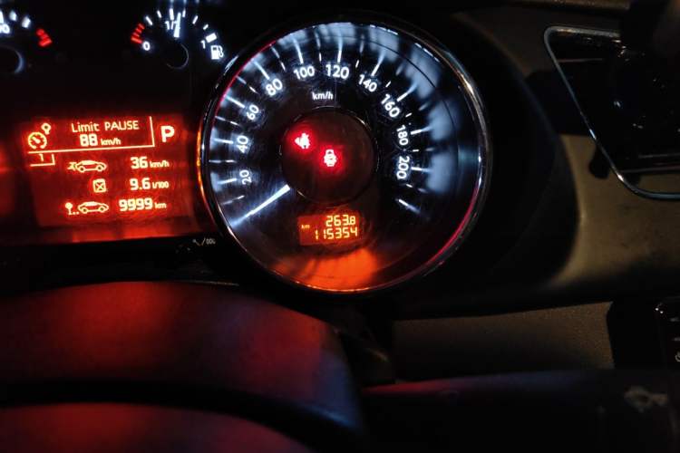 Used Peugeot 3008 2015 2.0L Automatic Trend Edition Odometer Close Up