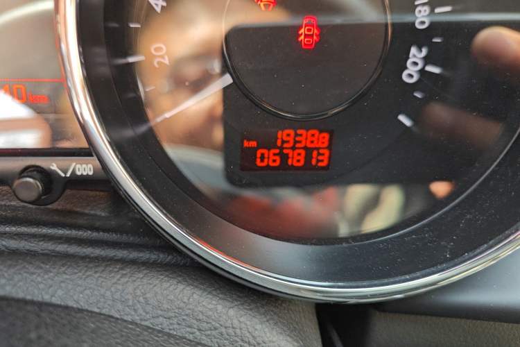 Used Peugeot 3008 2015 1.6THP Automatic Prestige Edition Odometer Close Up