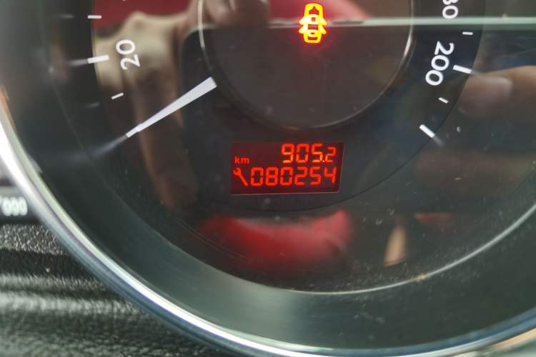 Used Peugeot 3008 2015 1.6THP Automatic Classic Edition Odometer Close Up