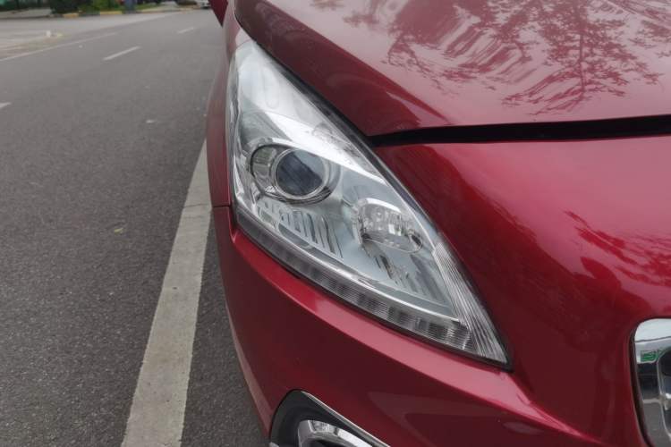 Used Peugeot 3008 2015 1.6THP Automatic Classic Edition Right Front Headlight