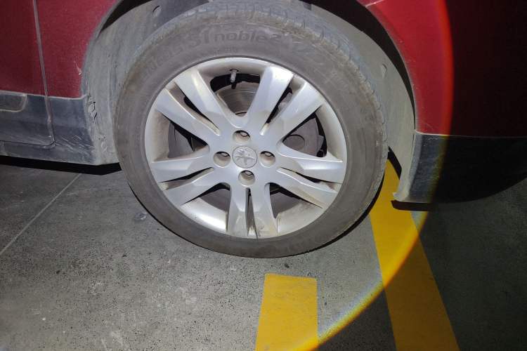 Used Peugeot 3008 2015 1.6THP Automatic Prestige Edition Right Front Wheel Hub