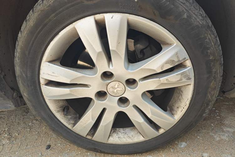 Used Peugeot 3008 2015 1.6THP Automatic Prestige Edition Right Front Wheel Hub