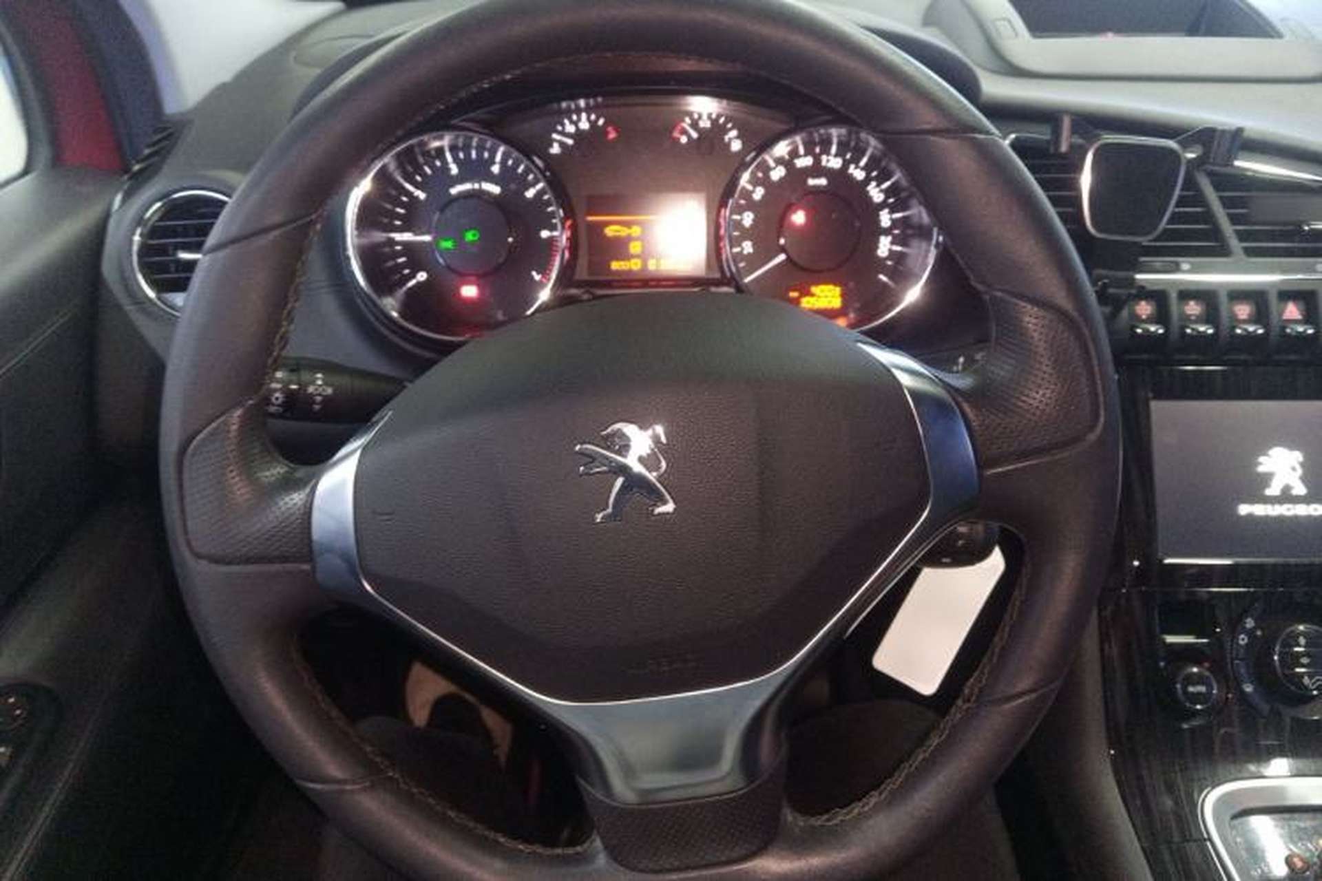 Used Peugeot 3008 2015 1.6THP Automatic Prestige Edition Steering Wheel