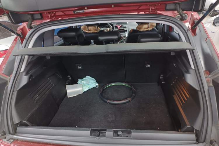 Used Peugeot 3008 2015 2.0L Automatic Trend Edition Trunk
