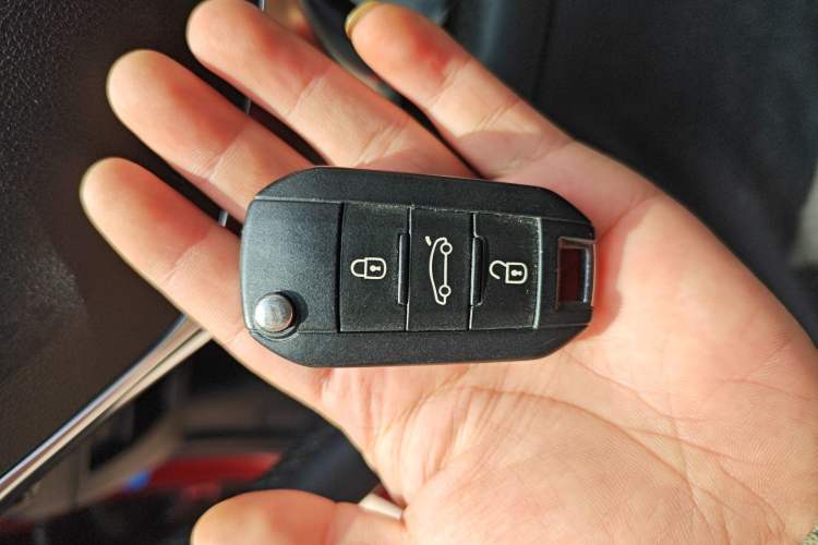 Used Peugeot 3008 2015 1.6THP Automatic Prestige Edition Vehicle Key
