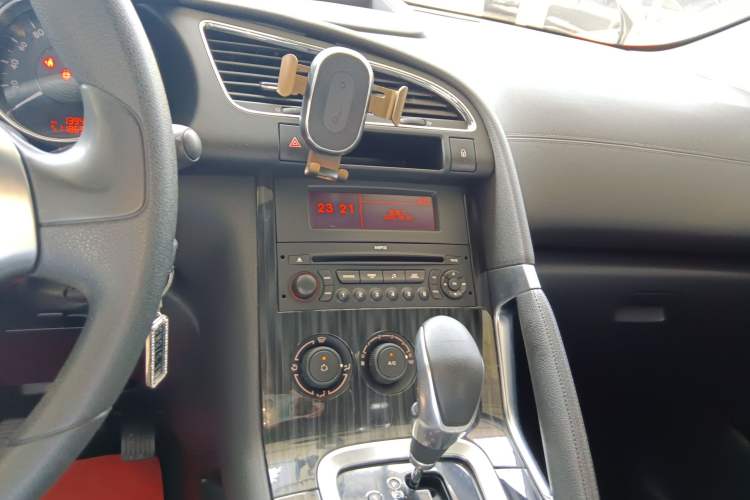 Used Peugeot 3008 2015 1.6THP Automatic Classic Edition Audio And AC Panel