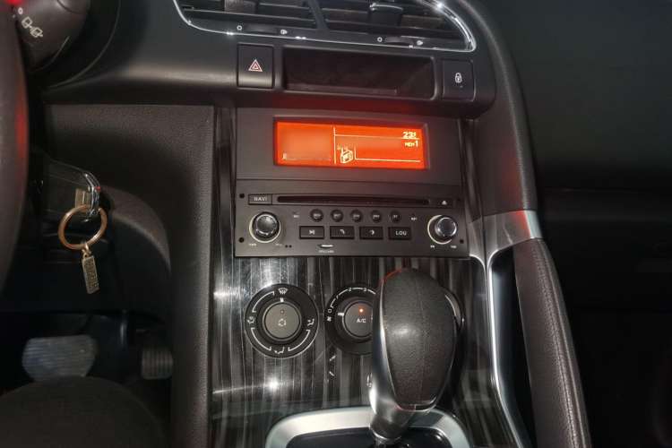 Used Peugeot 3008 2015 2.0L Automatic Classic Edition Audio And AC Panel