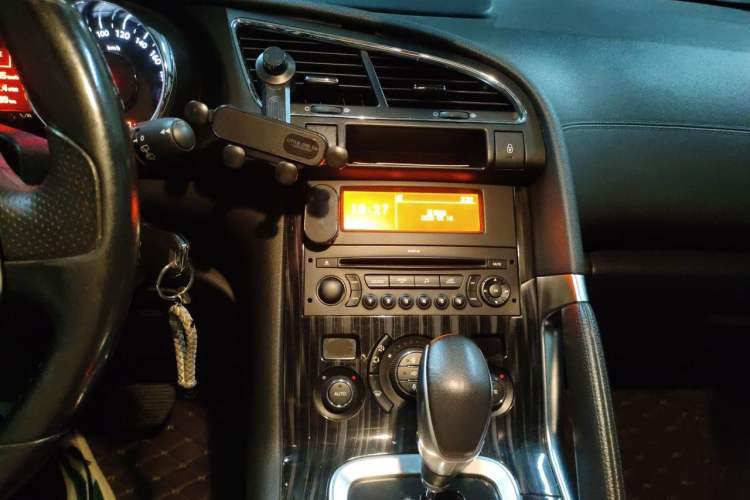 Used Peugeot 3008 2015 2.0L Automatic Trend Edition Audio And AC Panel