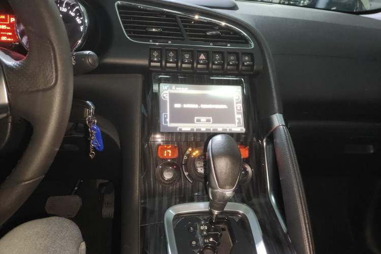 Used Peugeot 3008 2015 1.6THP Automatic Prestige Edition Audio And AC Panel