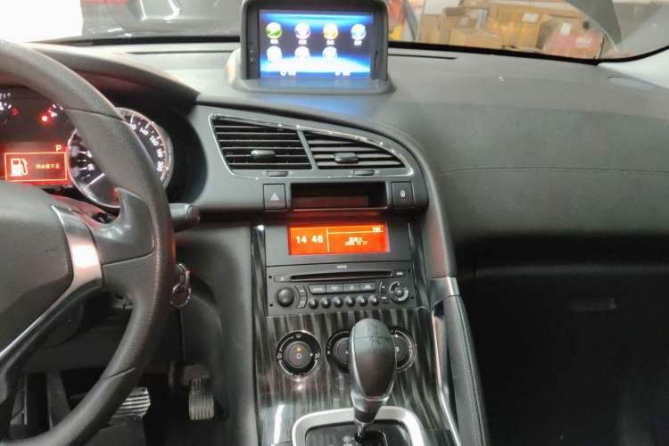 Used Peugeot 3008 2015 2.0L Automatic Classic Edition Audio And AC Panel