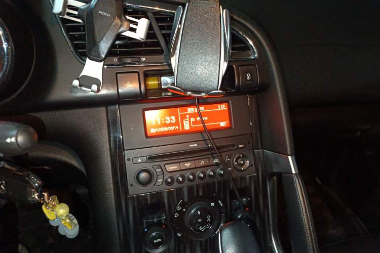 Used Peugeot 3008 2015 1.6THP Automatic Trend Edition Audio And AC Panel