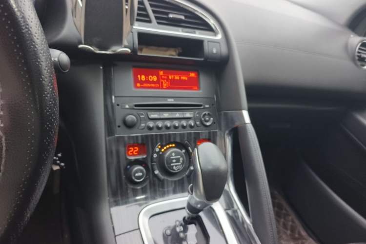 Used Peugeot 3008 2015 2.0L Automatic Trend Edition Audio And AC Panel