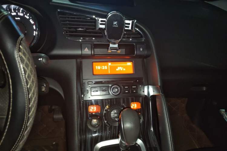 Used Peugeot 3008 2015 2.0L Automatic Trend Edition Audio And AC Panel