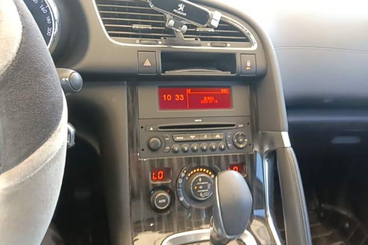 Used Peugeot 3008 2015 2.0L Automatic Trend Edition Audio And AC Panel