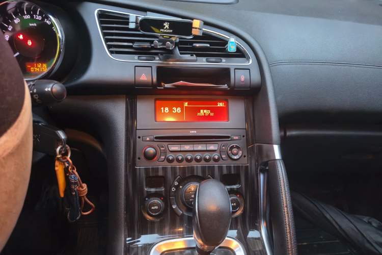 Used Peugeot 3008 2015 2.0L Automatic Trend Edition Audio And AC Panel