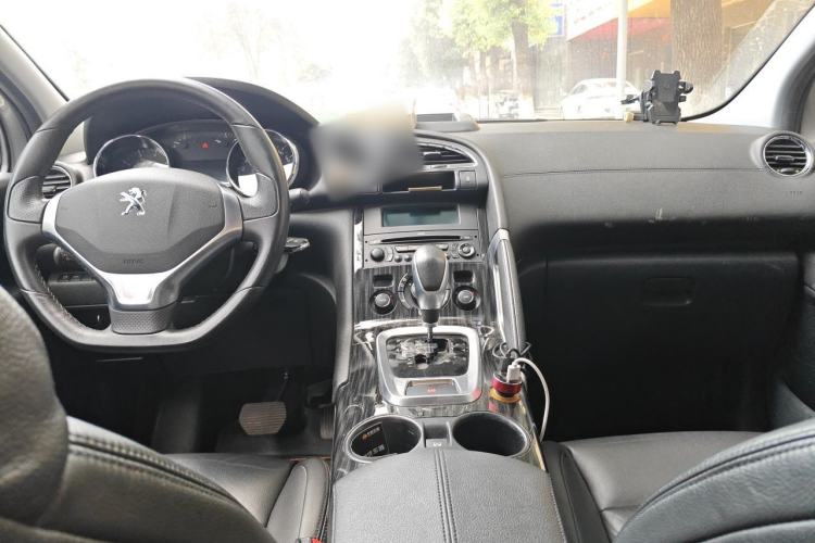 Used Peugeot 3008 2015 2.0L Automatic Trend Edition Center Console