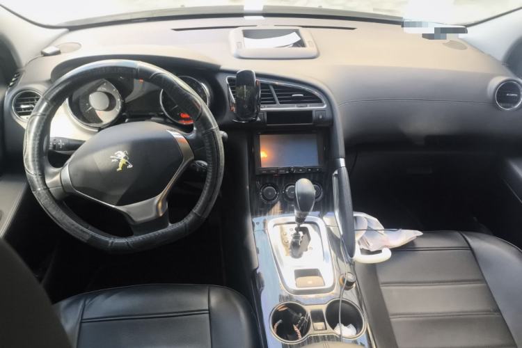 Used Peugeot 3008 2015 2.0L Automatic Classic Edition Center Console