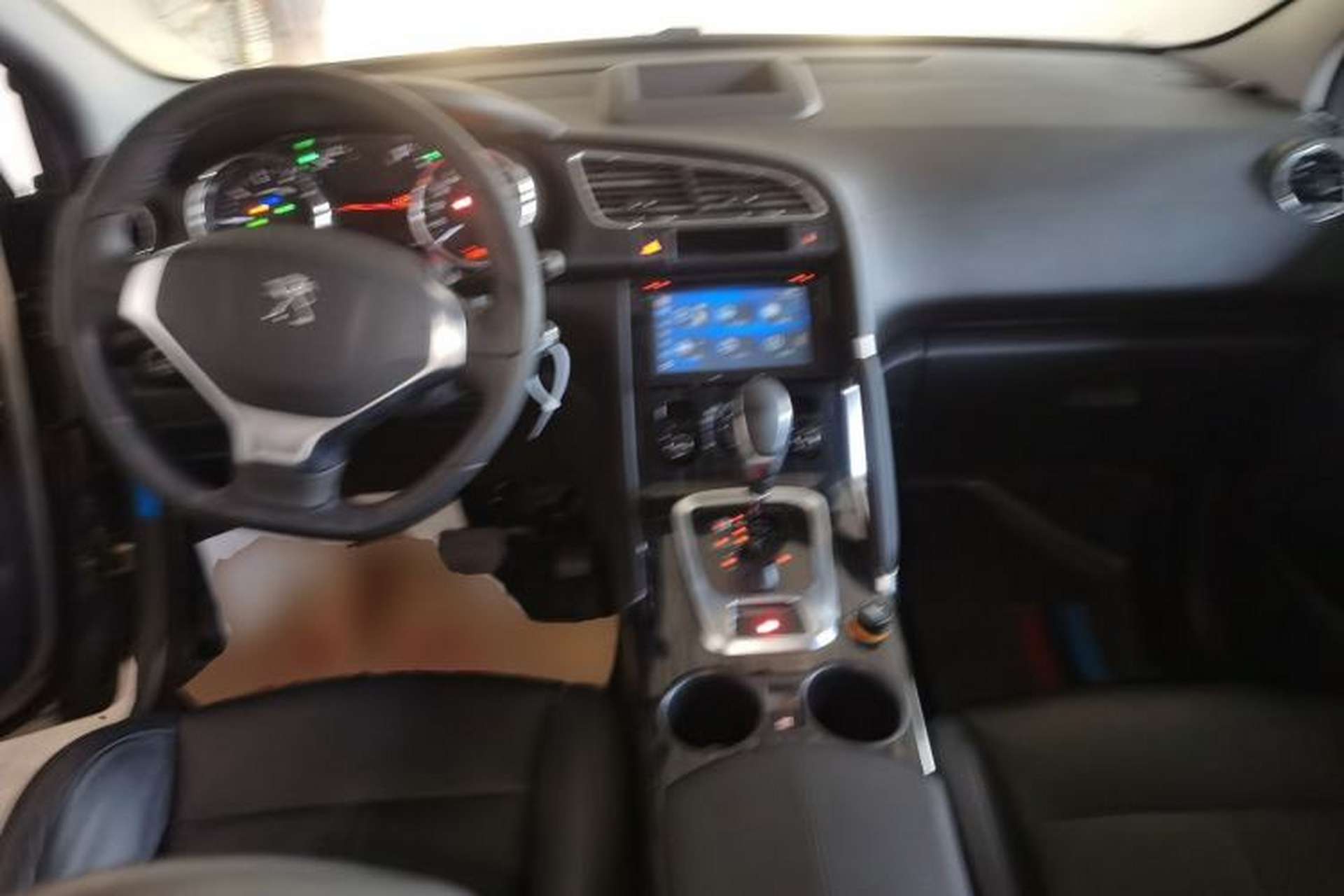 Used Peugeot 3008 2015 2.0L Automatic Trend Edition Center Console