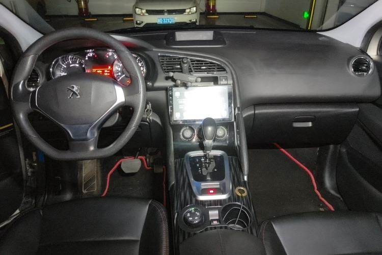 Used Peugeot 3008 2015 1.6THP Automatic Classic Edition Center Console