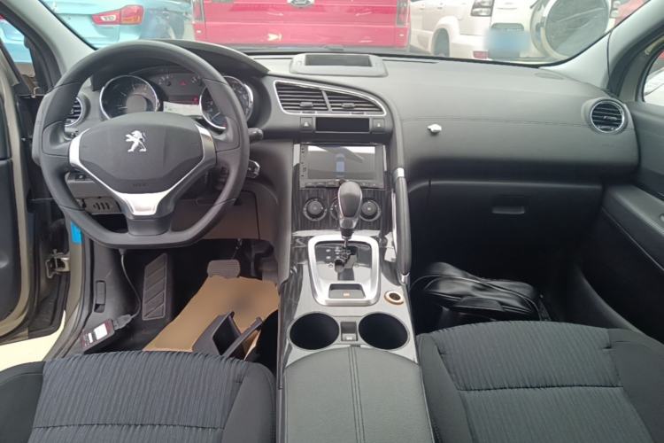 Used Peugeot 3008 2015 2.0L Automatic Classic Edition Center Console