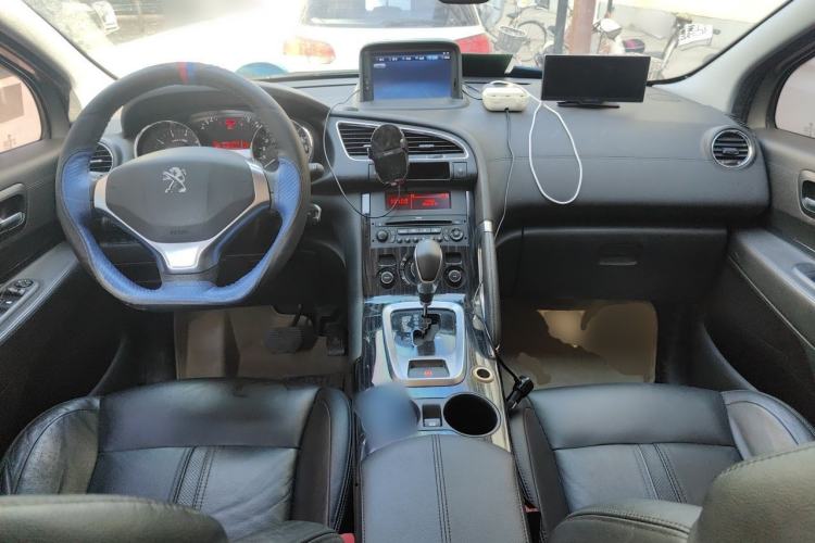 Used Peugeot 3008 2015 2.0L Automatic Trend Edition Center Console