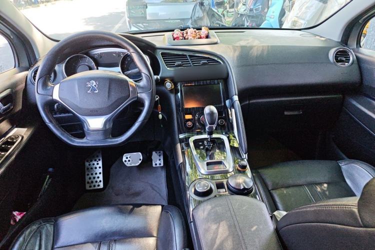 Used Peugeot 3008 2015 1.6THP Automatic Prestige Edition Center Console