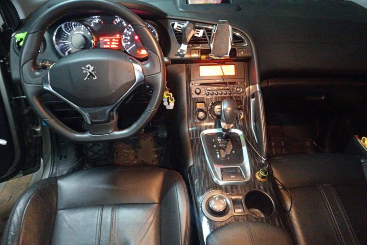 Used Peugeot 3008 2015 1.6THP Automatic Trend Edition Center Console