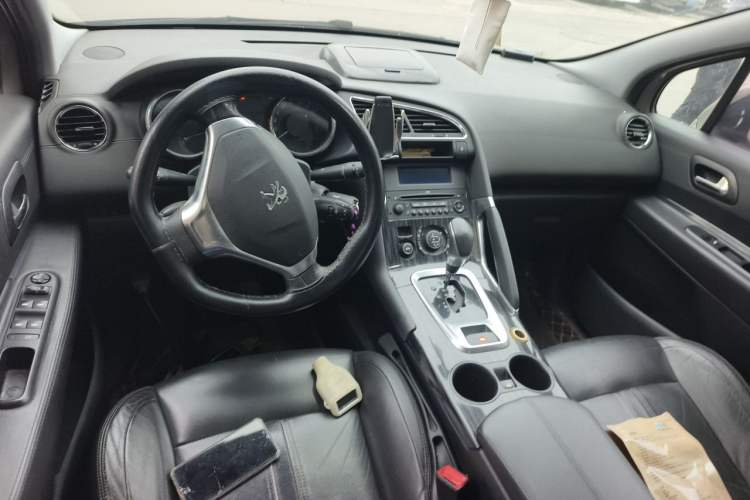 Used Peugeot 3008 2015 2.0L Automatic Trend Edition Center Console