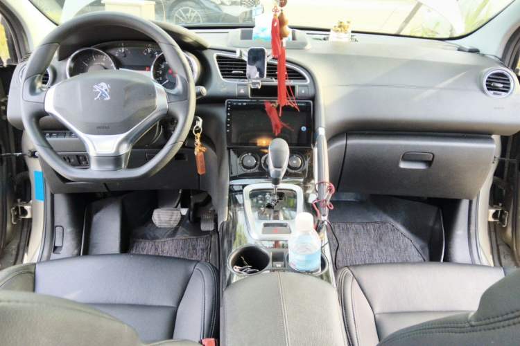 Used Peugeot 3008 2015 2.0L Automatic Classic Edition Center Console