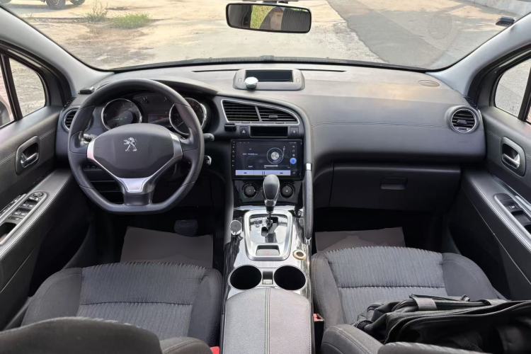 Used Peugeot 3008 2015 2.0L Automatic Classic Edition Center Console